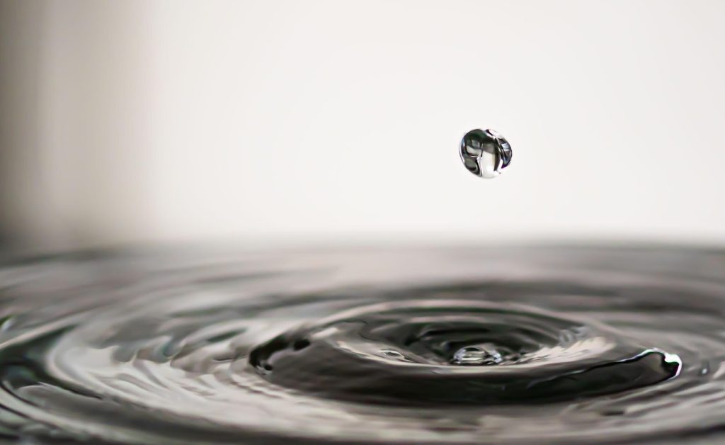 水